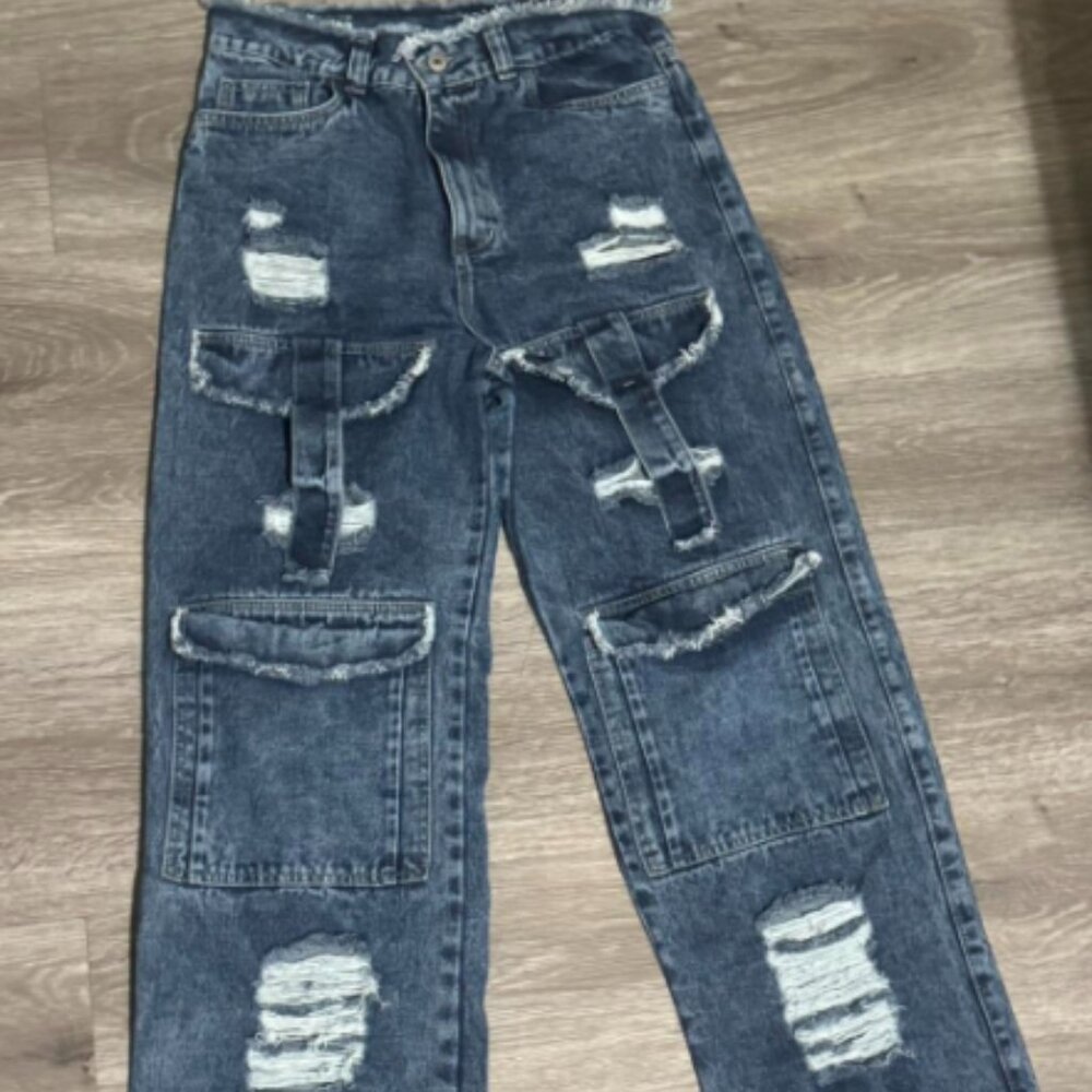 Medium Jeans With Rips and Pockets